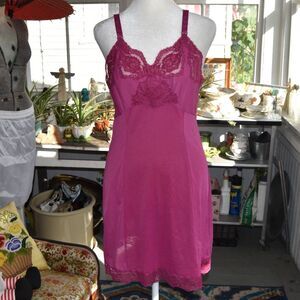Vintage 1960s Wonder Maid Molded Magic Full Slip Hand Dyed Pink Lace 34